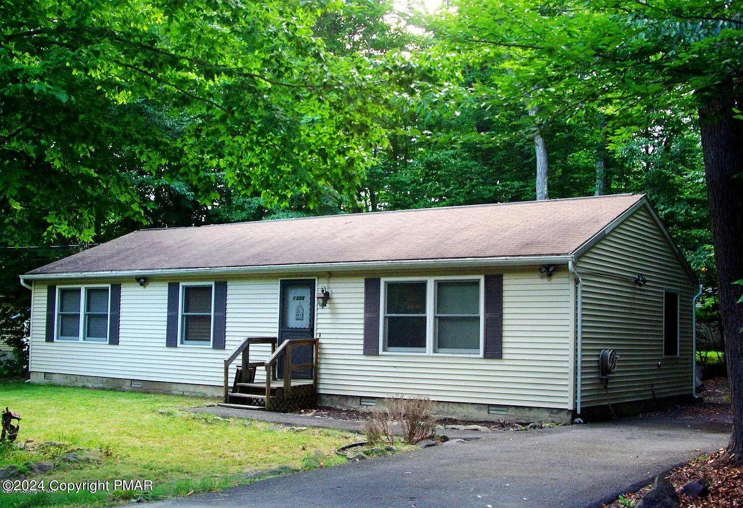 8870 Chipmunk Ln photo 1