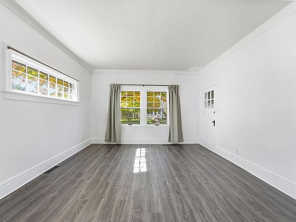5th image of 920 11th Ave S