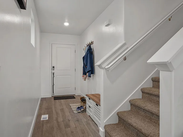 988 W Broadleaf Dr — Photo 4