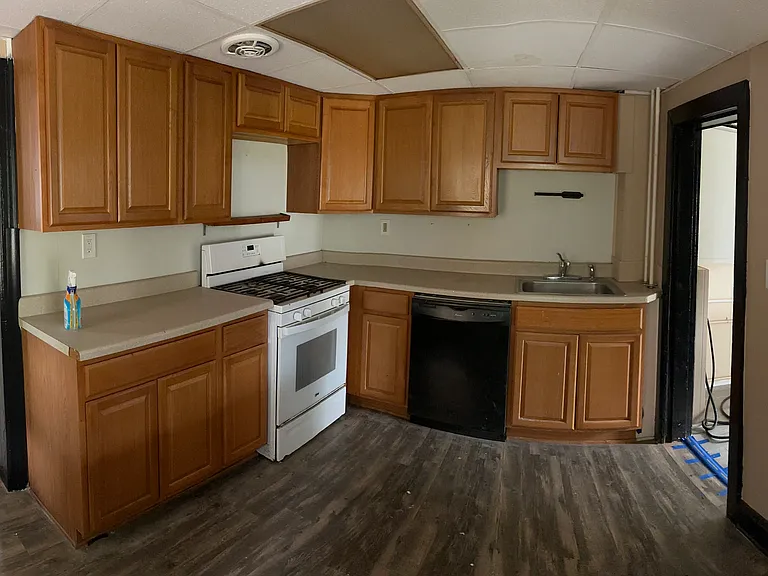 31 W Green St — Photo 3