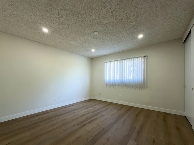 6535 Pickering Ave — Photo 11