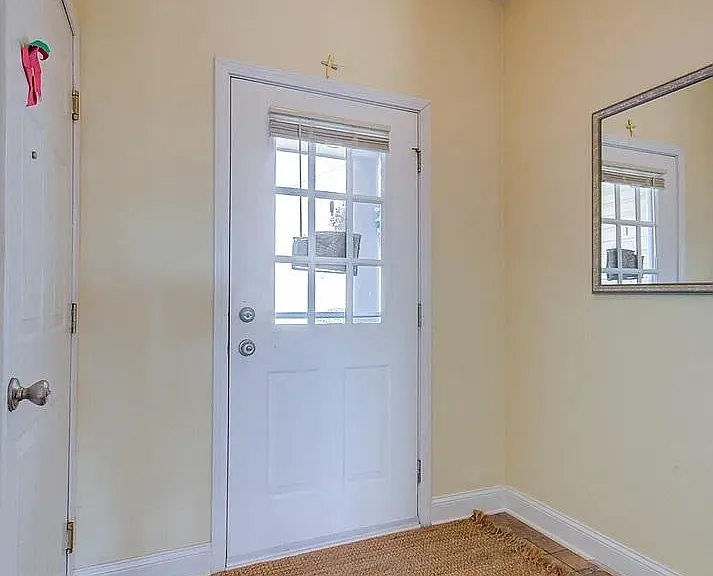 725 Blossom Ct — Photo 1
