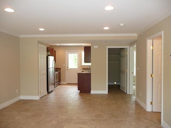 4th image of 27 Eddie Dr APT 2