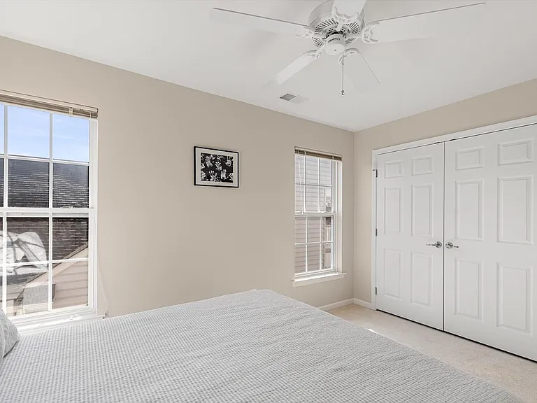 301 Adelaide Dr — Photo 35