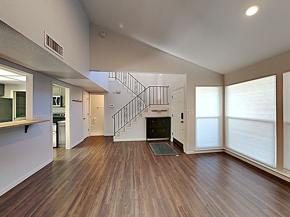 3rd image of 7319 Havenside Dr