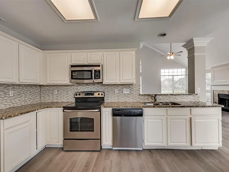 908 Stone Trail Dr — Photo 10