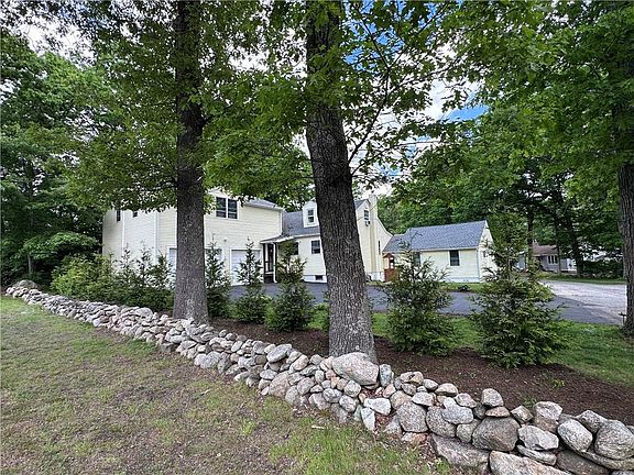 2nd image of 1381 Putnam Pike
