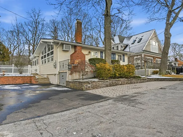 36 Oak Lane, Wading River, NY 11792