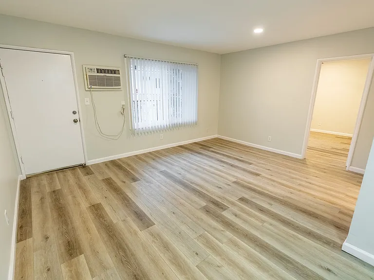 7044 Lanewood Ave — Photo 33