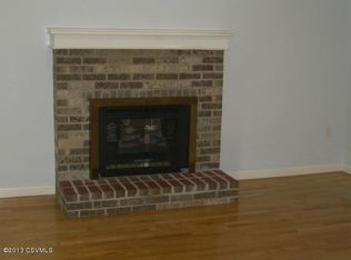 9 Greenbriar Ln, Danville, PA 17821