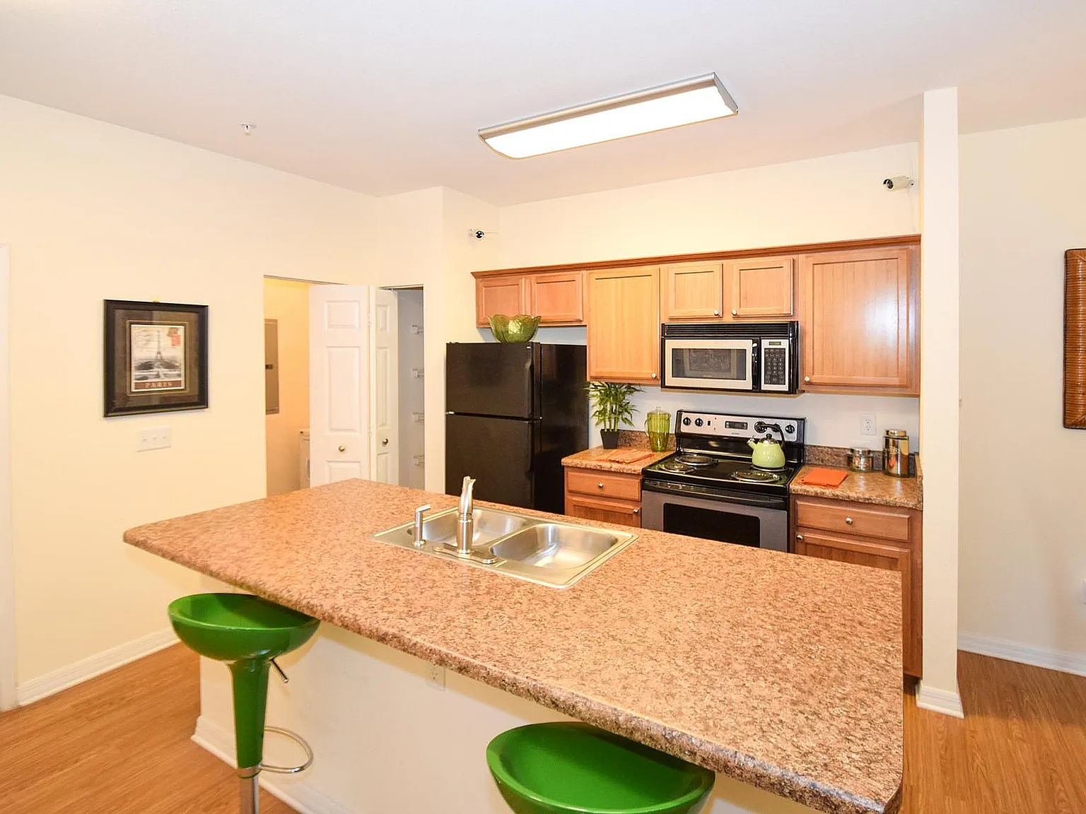 Capital Walk Apartments — Photo 3