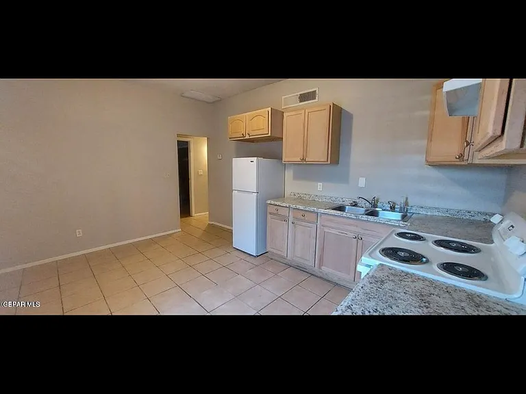 1305 E San Antonio Ave #B — Photo 3