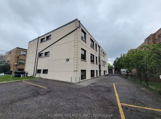 2637 Keele St #2, Toronto, ON M6L 2P2