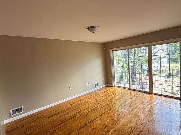 3rd image of 389 21st St