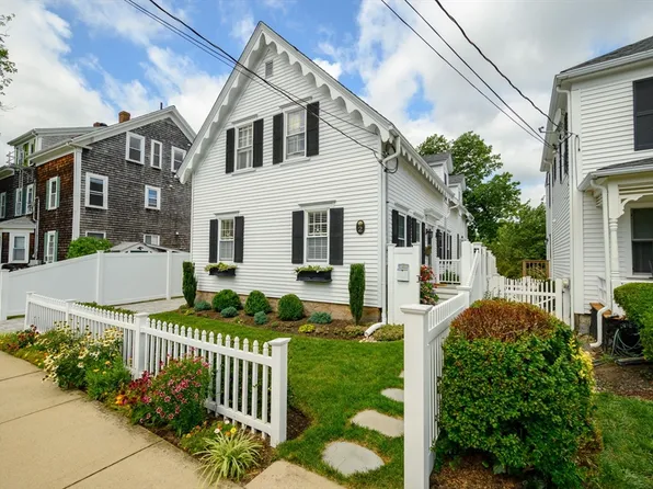 2 Atlantic St, Plymouth, MA 02360