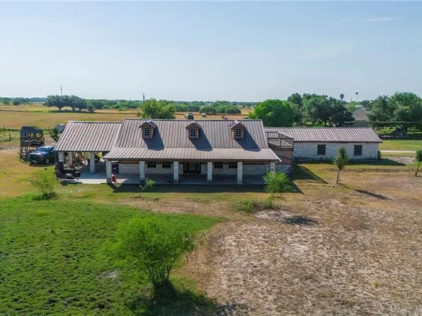 7084 Bartosch Rd, Robstown, TX 78380