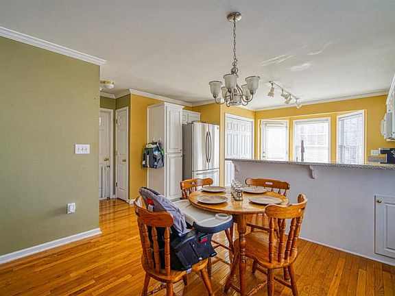 5th image of 204 Cotton Creek Dr