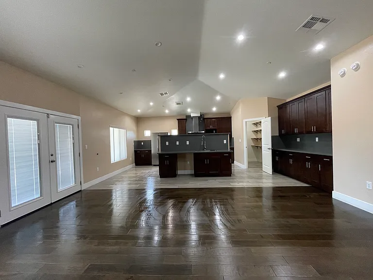 17515 Live Oak St — Photo 36