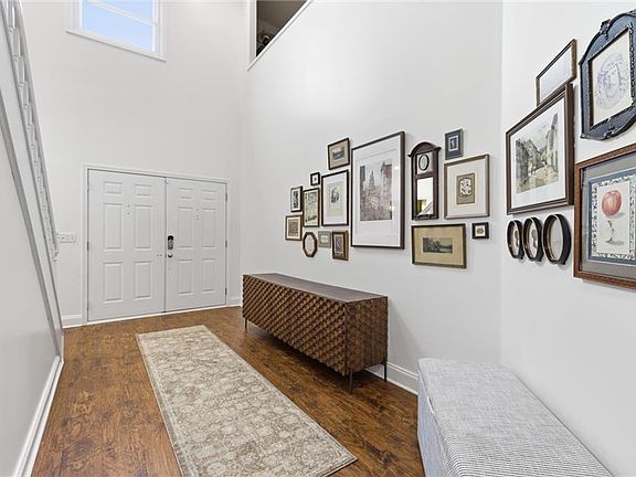 5th image of 2641 Greenwood Dr