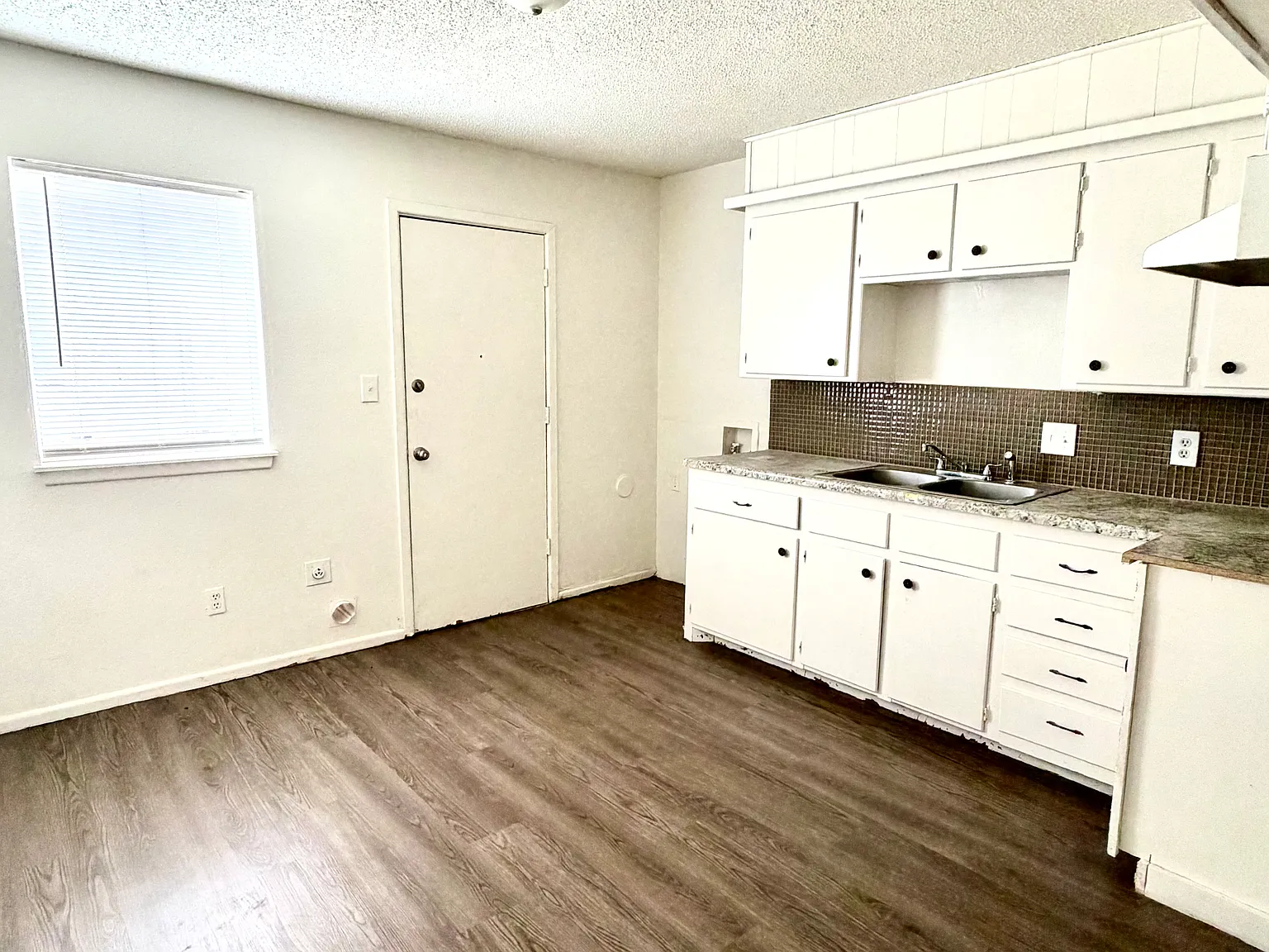 2 bed, 800 sqft, $800 — Photo 2