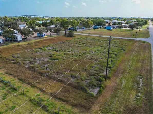 5 Austin St E, Matagorda, TX 77457