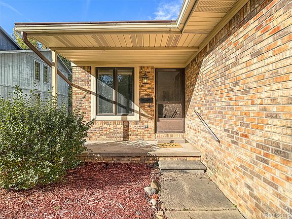 2nd image of 914 North Rd