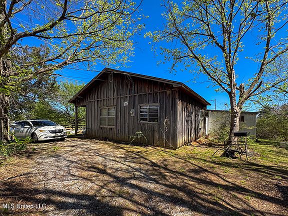 4th image of 10650 Highway 72