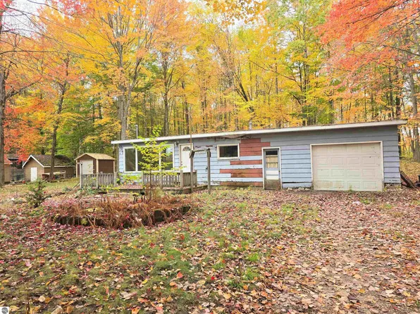 123 Akron Dr, Cadillac, MI 49601