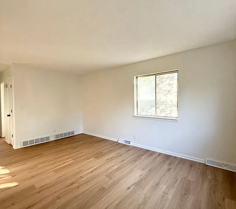 4714 Huntington Ave