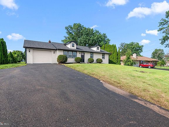 3rd image of 14 Cowpath Rd