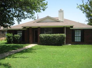 837 W Wintergreen Rd, Lancaster, TX 75134