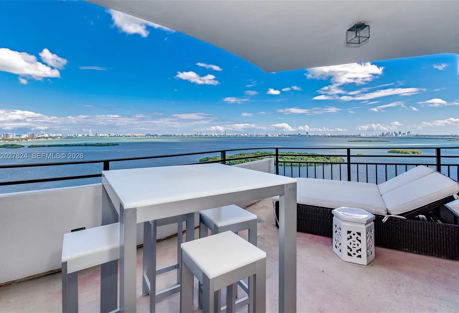 Palm Bay Towers Condo — Photo 2