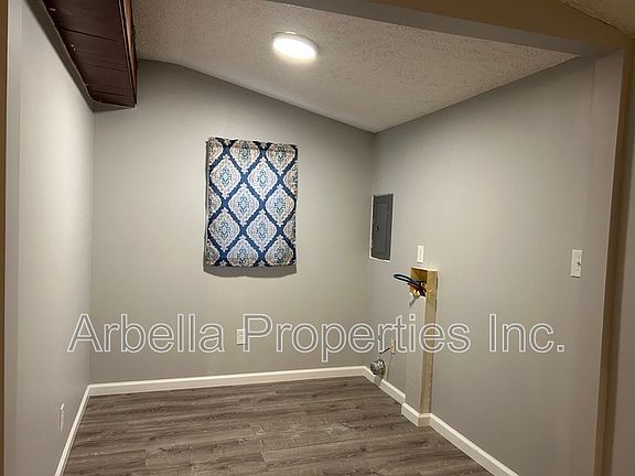 5th image of 2305 Abbott Dr