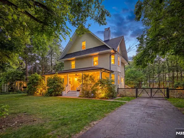 42 Forest Rd, Glen Rock, NJ 07452