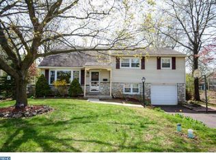 240 Woodlawn Dr, Lansdale, PA