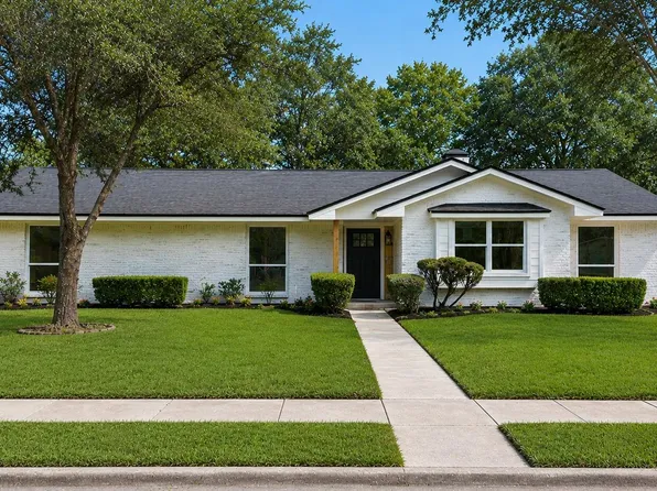 2301 Morning Dr, Baytown, TX 77520