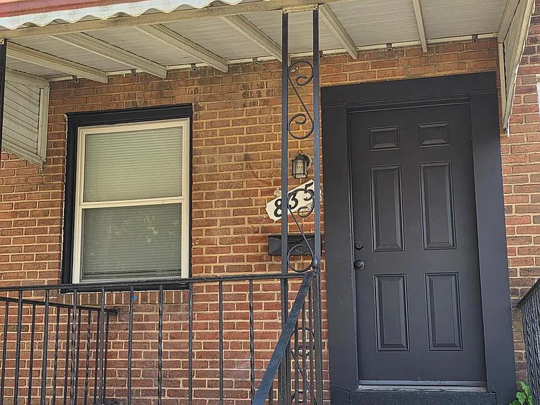 835 E Cold Spring Ln — Photo 1
