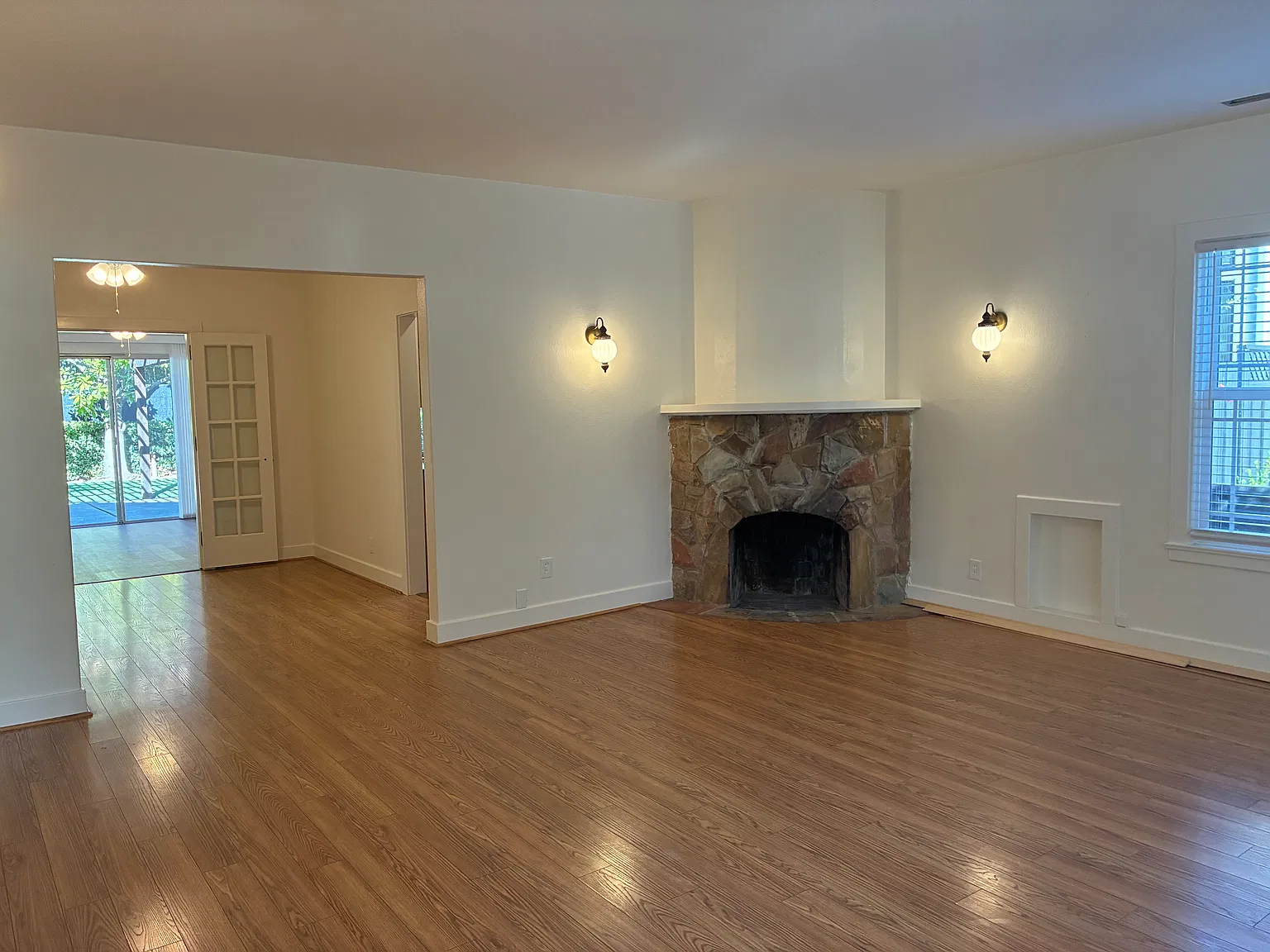 2 bed, 1242 sqft, $5,500 — Photo 2