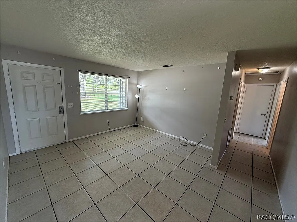 2 bed, $1,100 — Photo 4