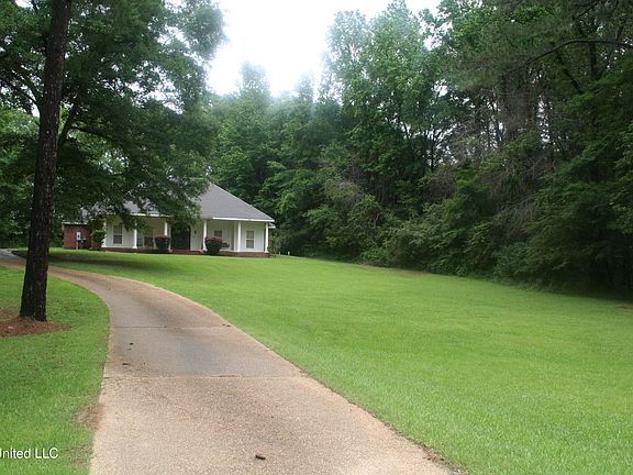 3rd image of 304 Whitetail Ct