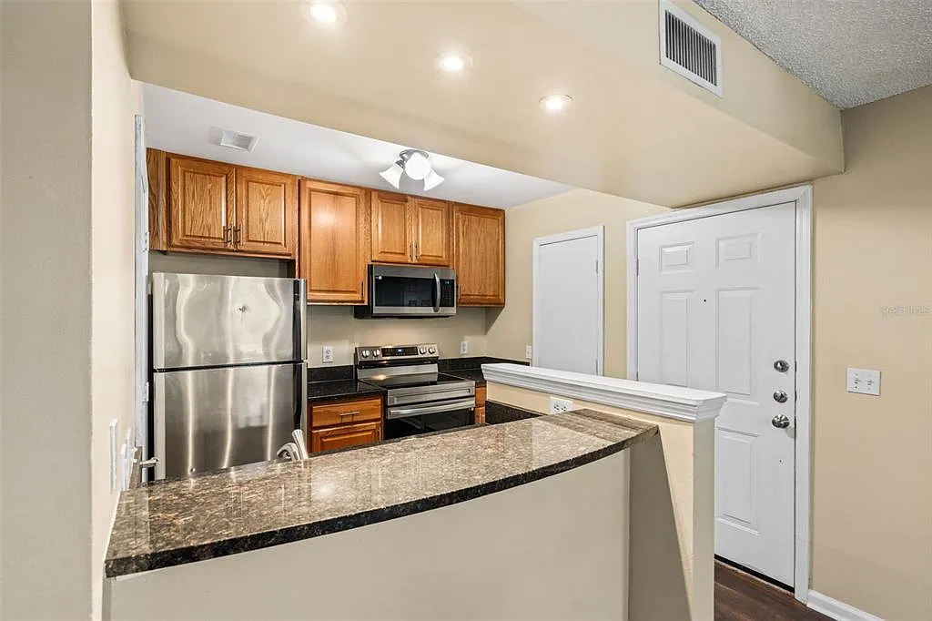 1 bed, 1.0 bath, 616 sqft, $1,395 — Photo 3