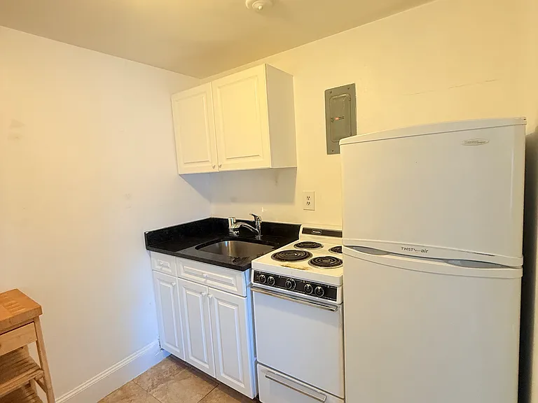 278 Harvard St #10 — Photo 10