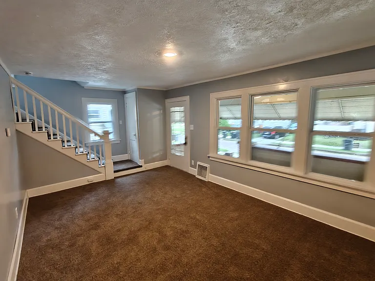 143 Brighton Dr — Photo 7