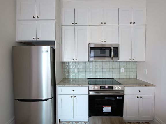 4th image of 630 W 32nd St #630