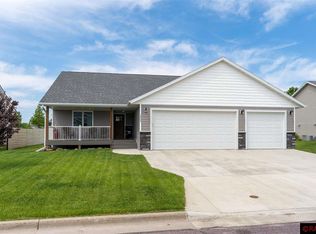 1903 Rock Ridge Ln, Saint Peter, MN 56082