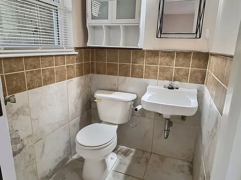 302 Hunter Dr — Photo 17