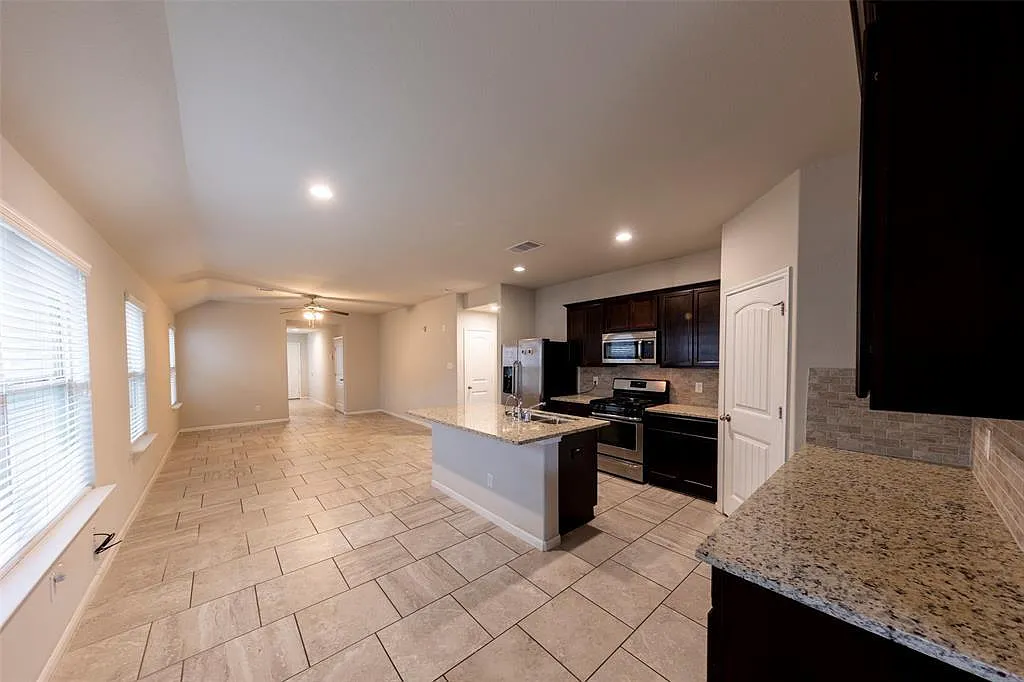3 bed, 2.0 bath, 1512 sqft, $1,950 — Photo 3