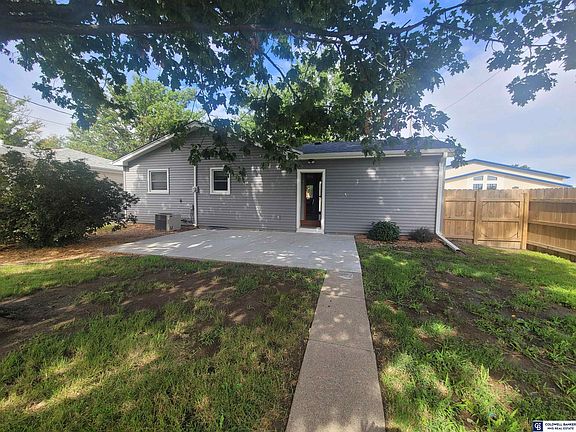 3rd image of 1528 N Blackburn Ave