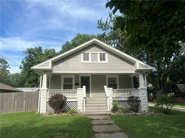 505 S 2nd St, Odessa, MO 64076