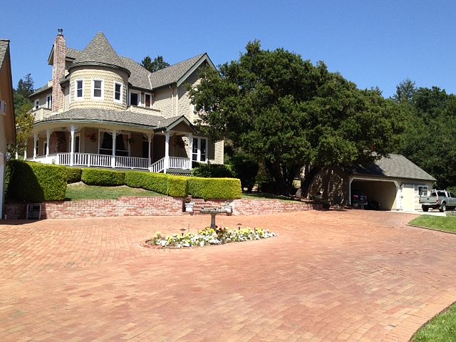 1st image of 151 Summerhill Dr